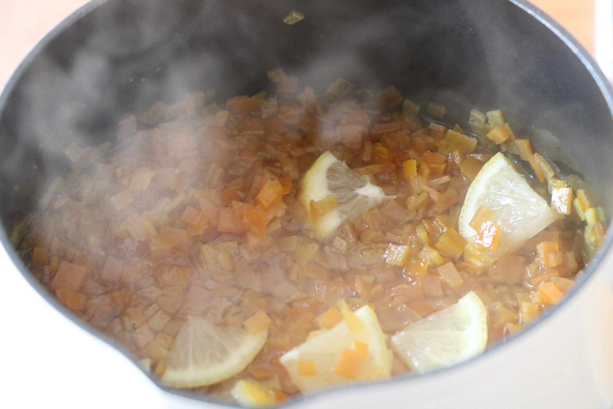 吃剩的橙子皮不要扔掉，簡單加工一下，用處多多，勝過秋梨膏