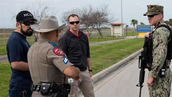美军一基地，遭遇恐怖袭击！枪手冲到门口开火