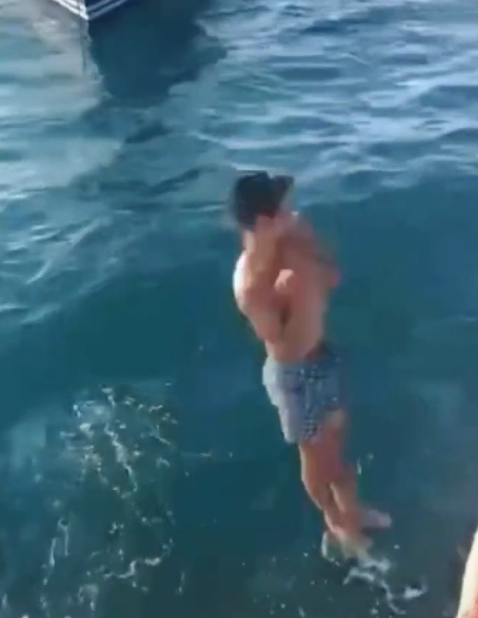 叶一茜晒儿女近况，森蝶长腿追赶成年人，小儿子继承田亮跳水天赋