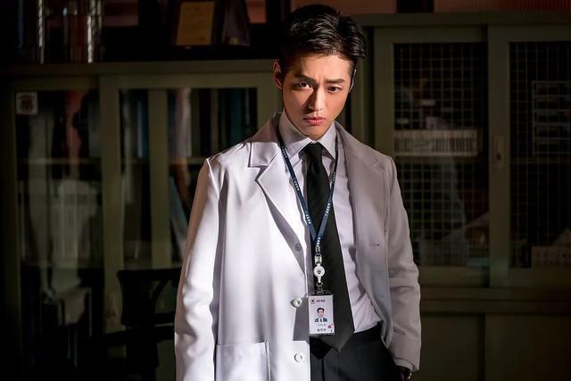 四十岁的他们终于上了热搜 男神迎来霸屏的春天