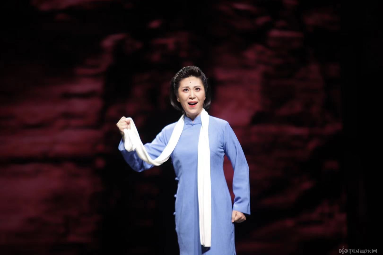歌剧《江姐》焕新登场,歌唱家伊泓远饰演"江姐"一角广受好评