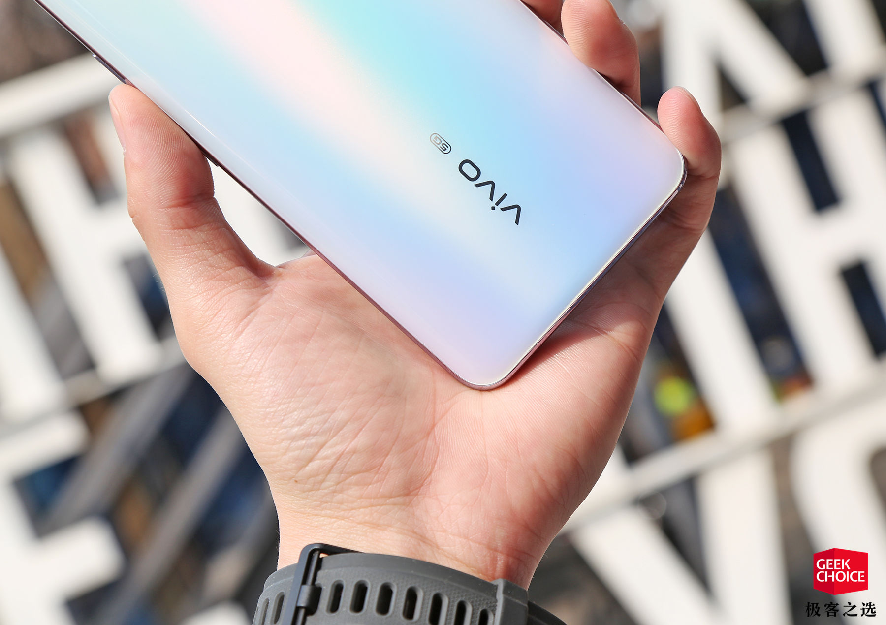 vivo S6 上手：重点强调自拍，但我更喜欢它的轻盈