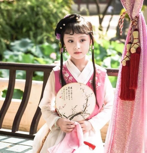 大龄女星们别演少女了，来，让这4位新人告诉你，什么才是真少女