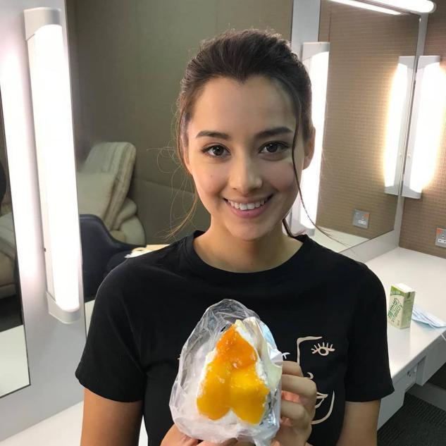 香港小姐童年照曝光，爸爸年轻有型妈妈高颜值，谢嘉怡从小美到大