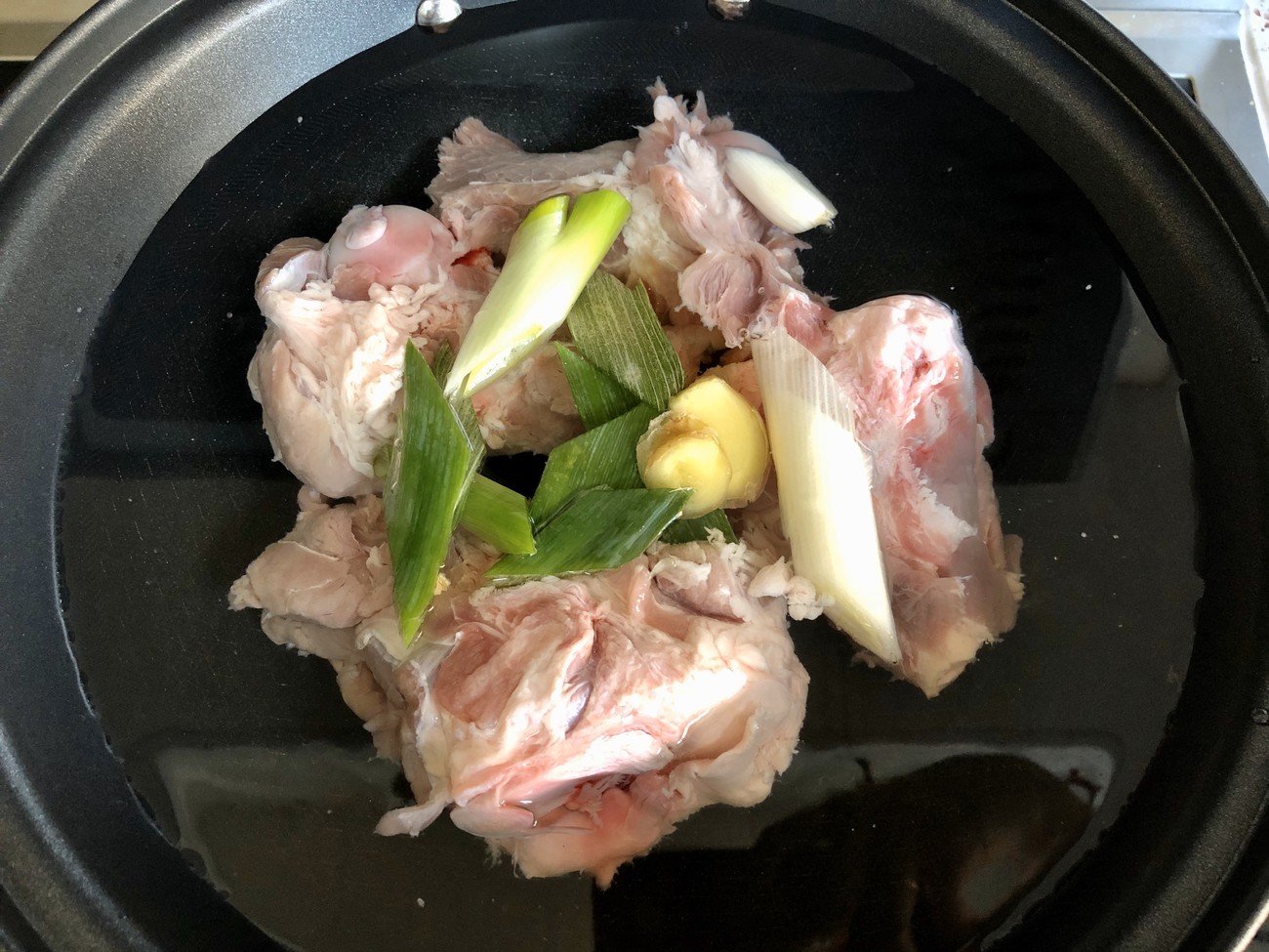 燉骨頭湯，牢記“2放3不放”，骨湯濃白鮮美，入口不油膩還沒腥味