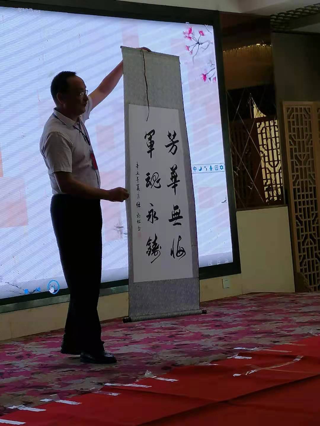 原鐵道兵五師、六師在蓉部分戰(zhàn)友慶“八一”聯(lián)誼會場面好感人