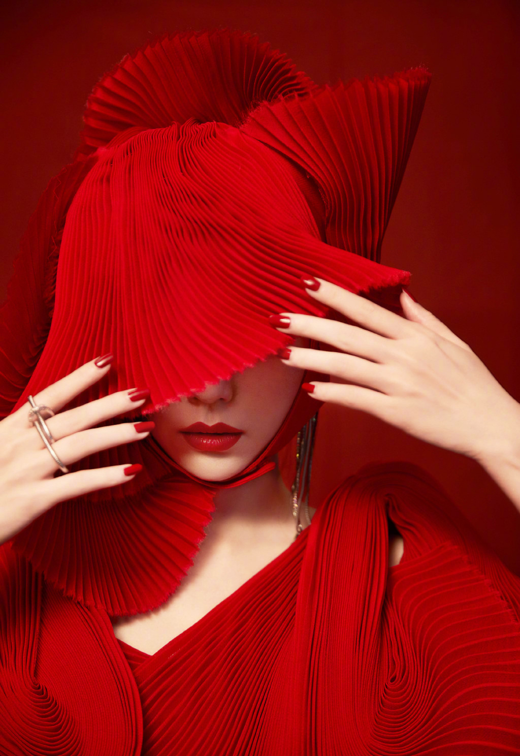 男友|婚礼伴郎变男友？张靓颖公演忘词惨被嘲 绯闻男友发长文力挺信息量巨大