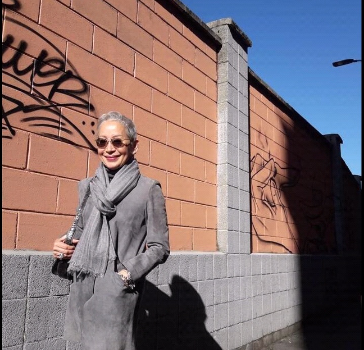 這位韓國奶奶確實令人欽佩，68歲依舊獨自美麗，值得學習