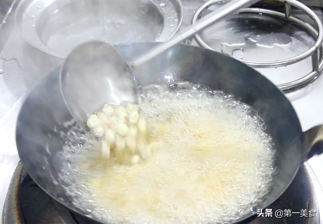 图片[4]-花生米别只油炸了 多这一步做成挂霜花生米 酥香焦甜又不腻-起舞食谱网