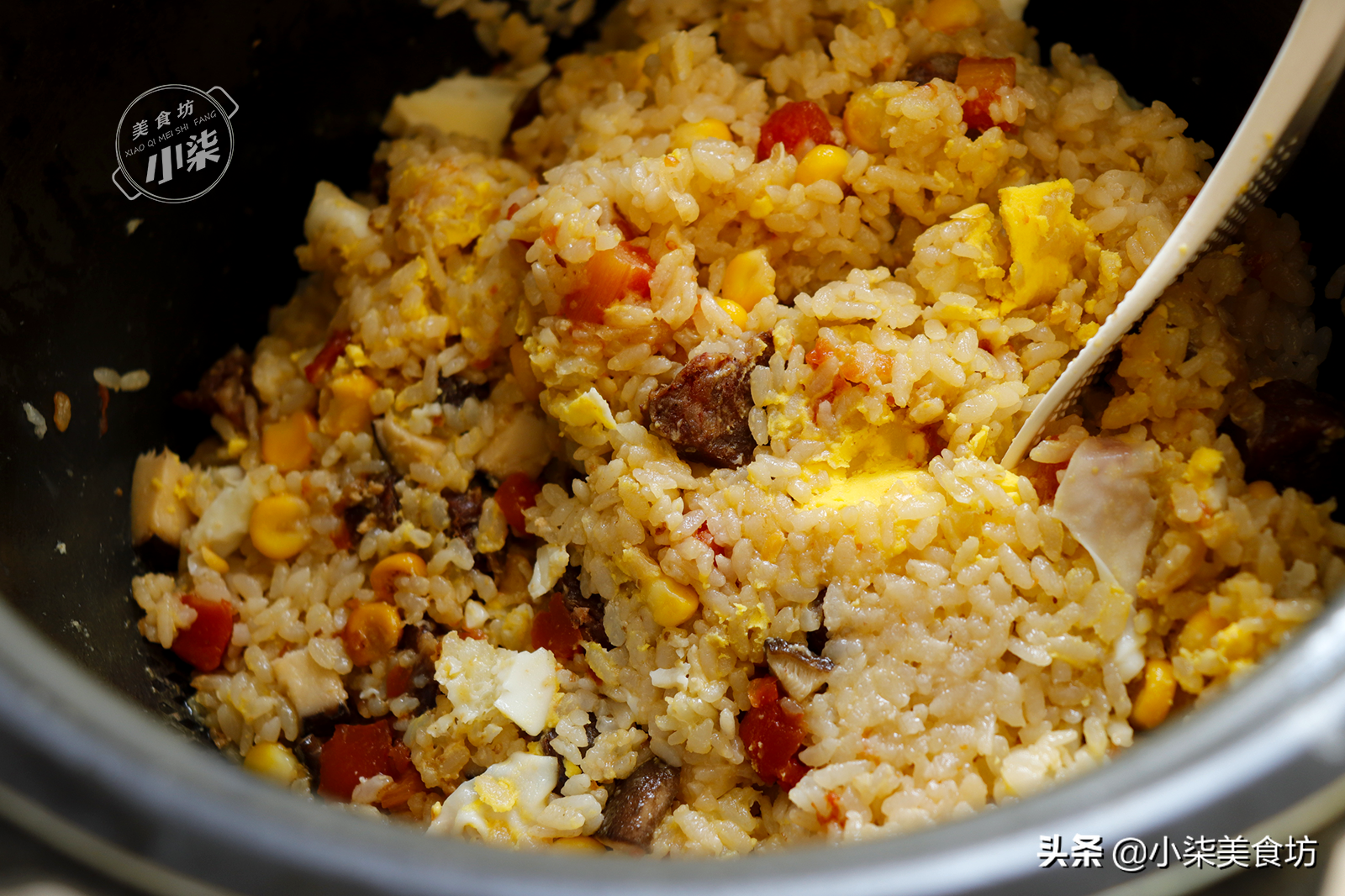 大米別直接蒸了，打3個雞蛋，老保姆拿手絕活，過年就要這樣吃