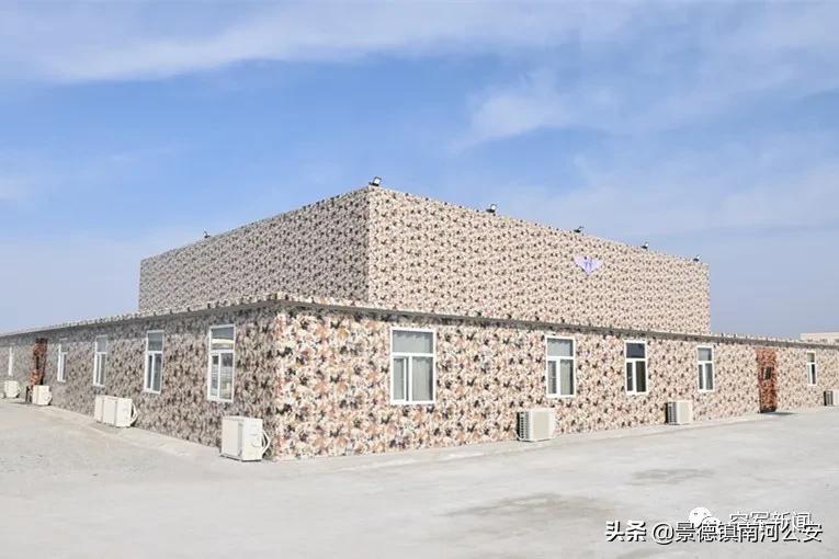 一应俱全！“移动营房”现身大漠中央