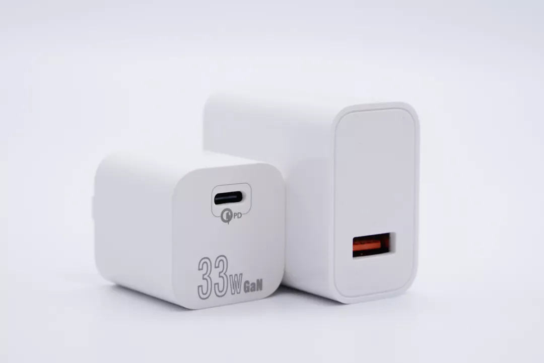 iPhone 13新机即将发布，35家工厂推出上百款快充新品