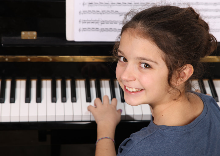 爸爸对孩子的颜值影响有多大？看到贾静雯三个女儿，你就明白了