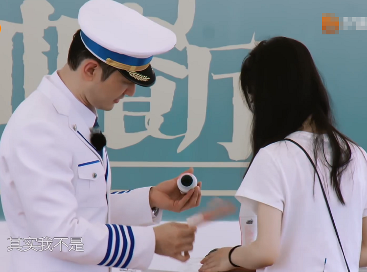 赵丽颖怕啥来啥，在路上刚说完不会算账，黄晓