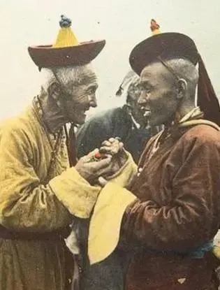 西藏老照片：贵族的服饰真华丽，纯种的藏獒太大了