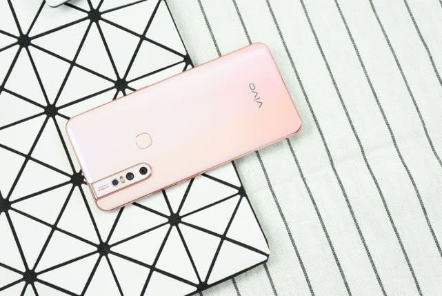 真正的全面屏手机，vivo S1体验心得：综合实力很强