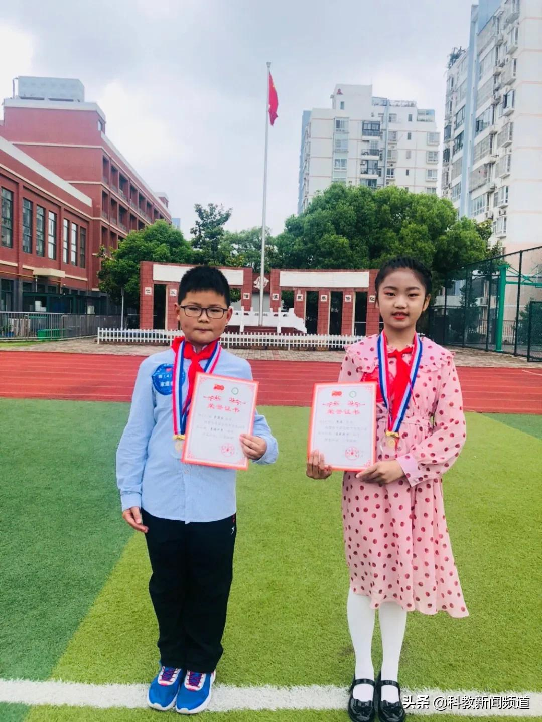 合肥市蓮花小學怎么樣?美德少年頒獎儀式(圖9) 合肥市蓮花小學怎么樣?美德少年頒獎儀式(圖9)