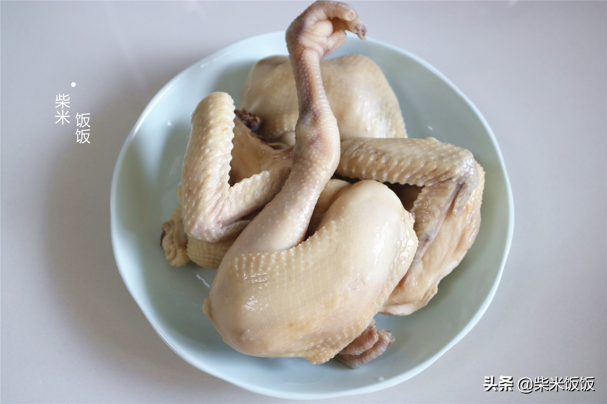 炖鸡汤，别放那么多香料，加这3样就够了，鸡汤鲜美又香醇