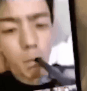 Ding Zhen apologizes! A few netizens reject to accept Ding Zhen to smoke electronic cigarette, still have skin of 10W dragon Ju