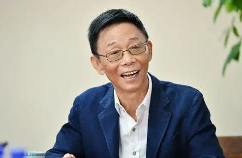 中山首富邓颖忠：500元起家，力压清风维达的中国“纸巾之王”
