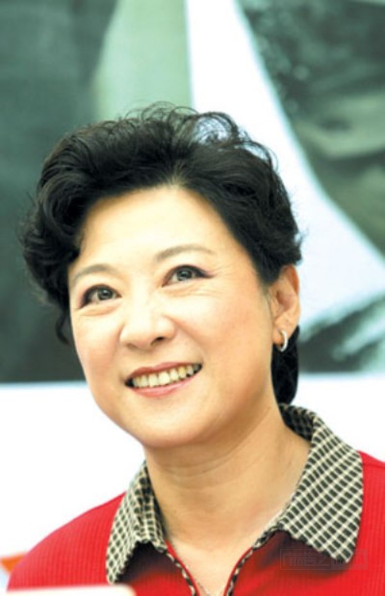 天下第一嫂王馥荔老公为娶她被部队开除儿子是司命星君