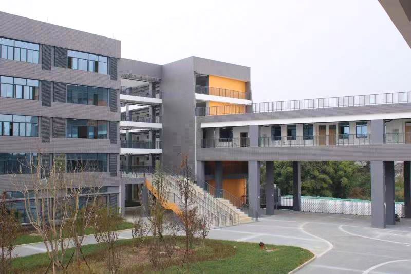 天府新区新兴中学：涅槃重生，筑基强校