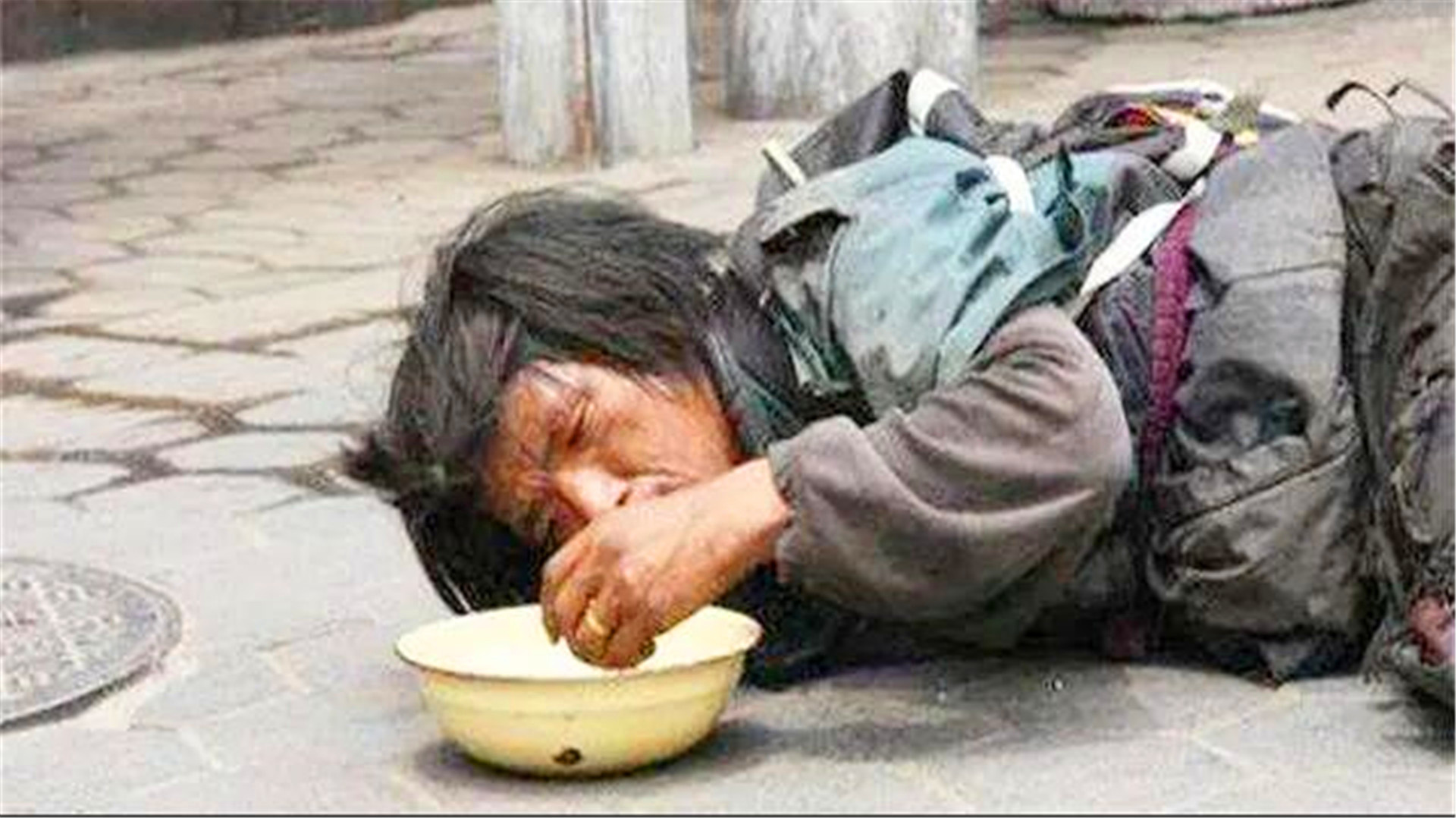 中国第一懒人，吃饭都得别人帮忙，父母去世后被活活“懒死”