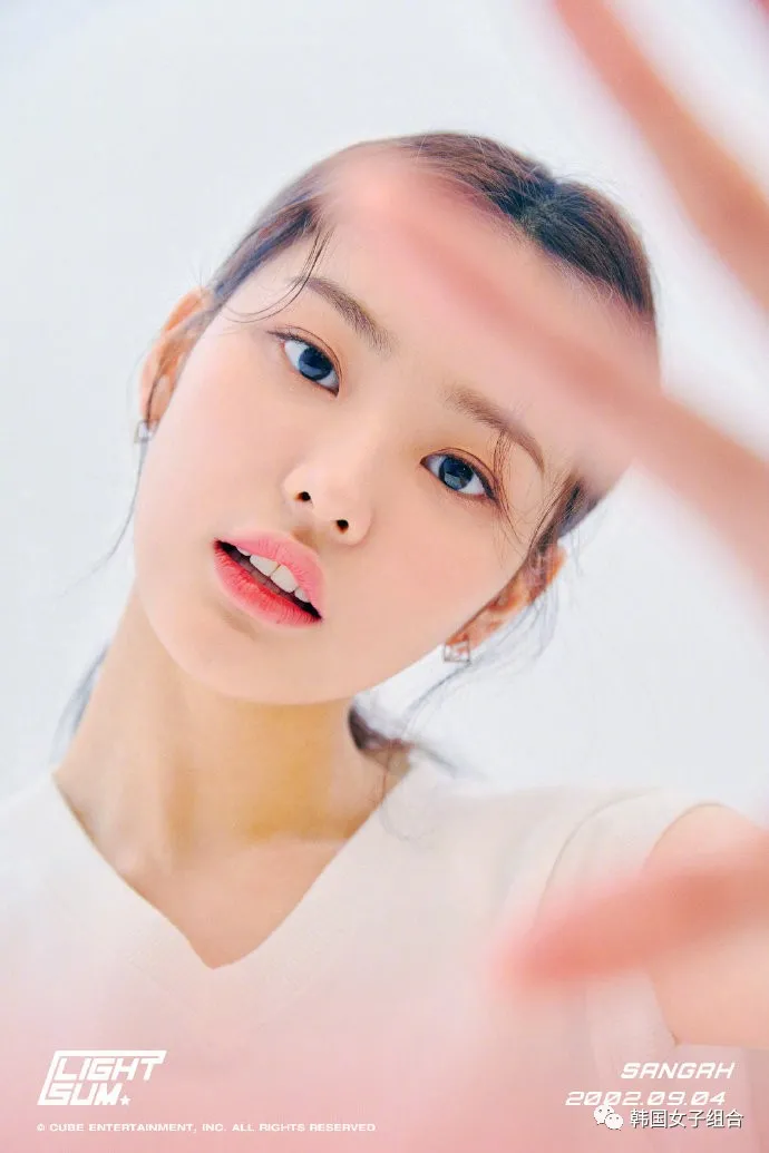CUBE新女团成员个人预告照公开,长相清纯,期待出道