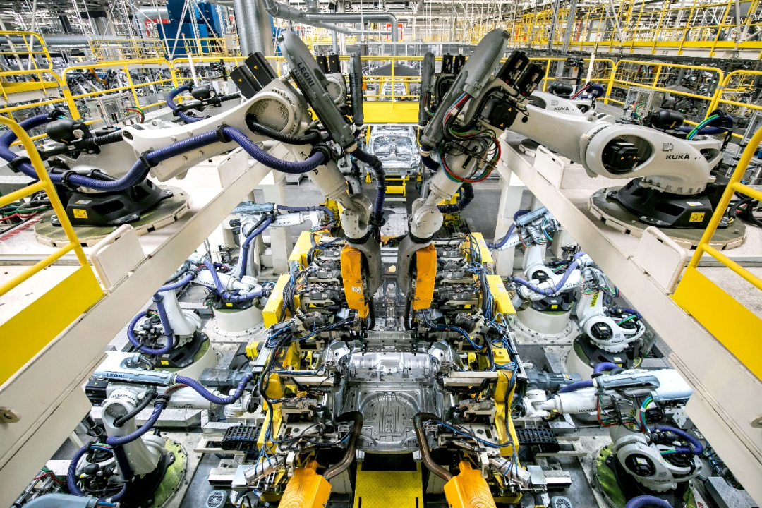 沃尔沃同款动力、车内无异味，领克05为何这么强？