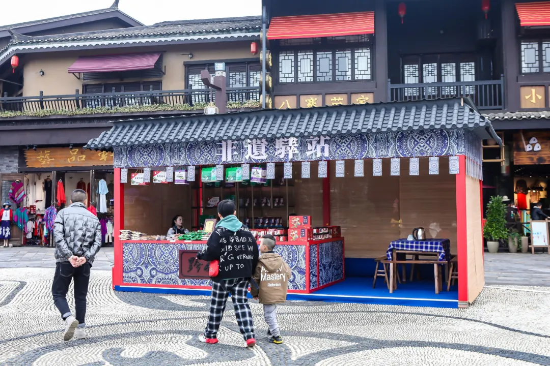 中国丹寨非遗周丨近200件药物标本参展黔东南州苗侗医药文化展