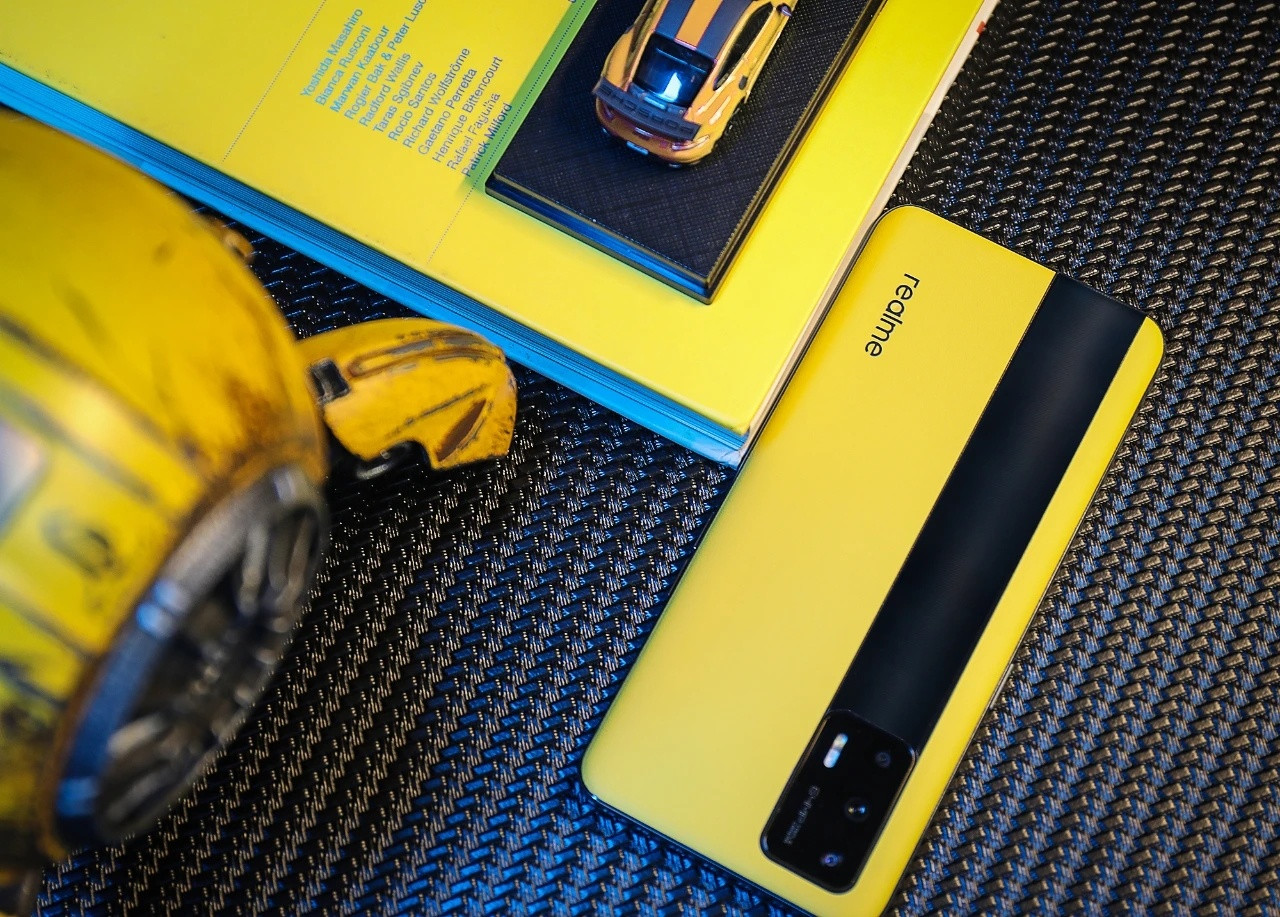 杨幂晒真机，realme GT跑分与正面照曝光