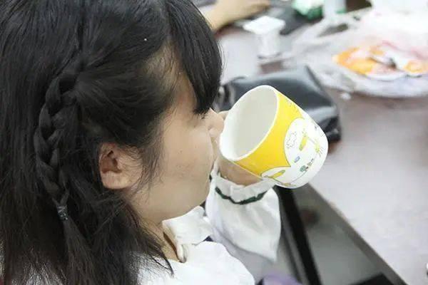 喝完水，很快就有小便，尿量多，說明腎臟好還是不好？ 醫生告訴你