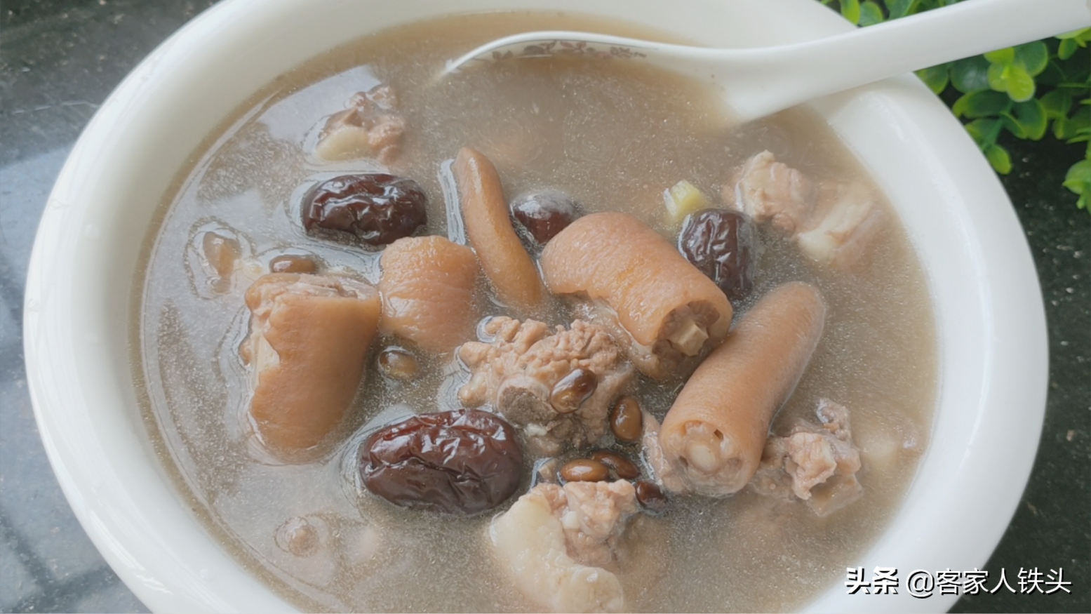 2條豬尾加1把黑豆，天冷了教你正確吃法，溫補好吃，全家適合吃