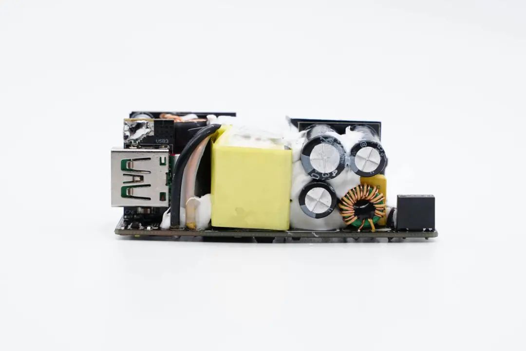 加油中国芯！拆解一款国产GaN器件的65W氮化镓快充