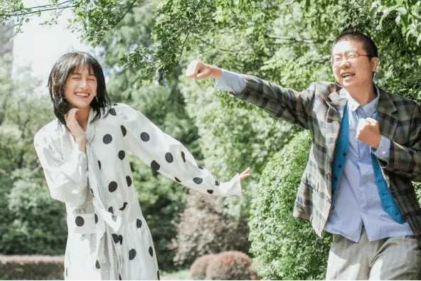 李诞离婚早有征兆？频频与辣妹互动，黑尾酱注