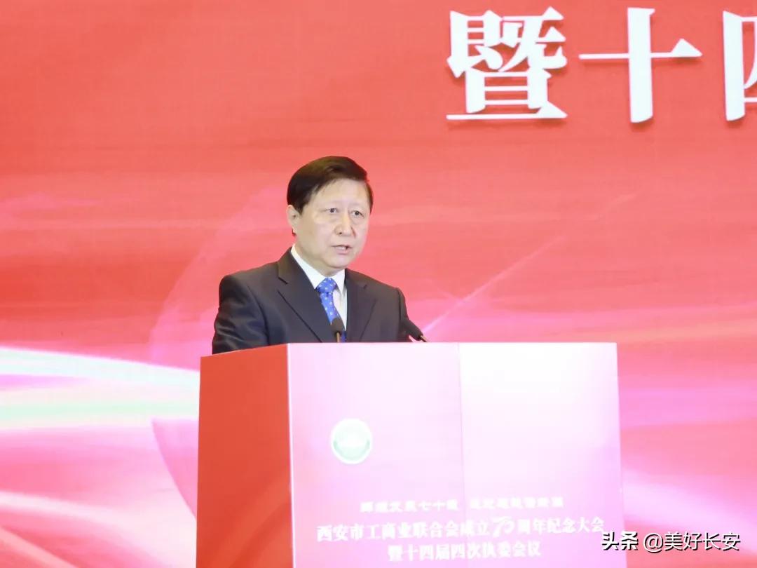 助力民生发展,西安天朗控股再获殊荣,董事长孙茵登台领奖