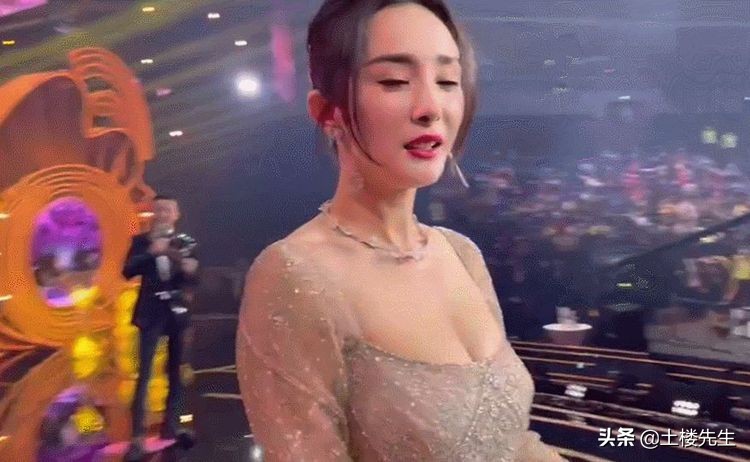 邓超化身摄影师直拍，距离文字暴露关系，最惊