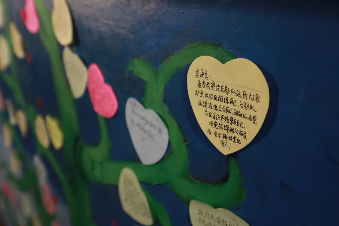 �����ĳ���ڵ��µ��������ܱ�פѵ���£�������λ���ٱ�����ѹ����