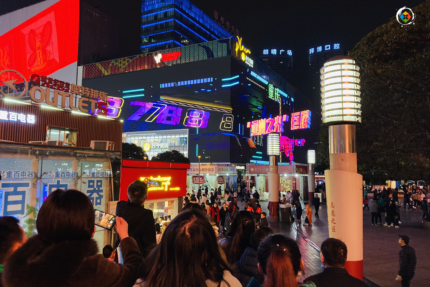 游客去解放碑，本地人都来观音桥，重庆的商圈，谁才是你的最爱？