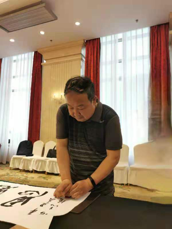 “浓墨重彩颂党恩”书画联谊会在呼和浩特举行