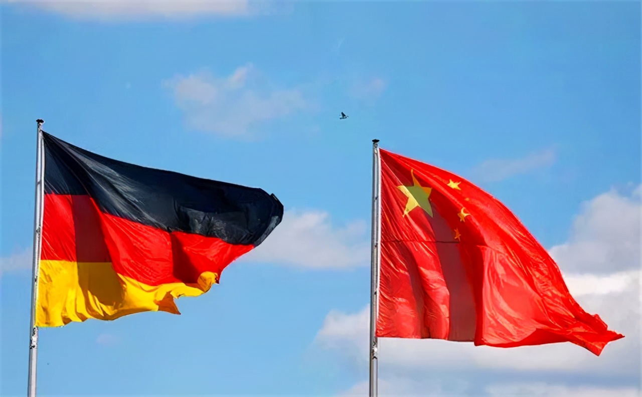 默克尔：32年没发动过战争的中国，是一个温柔且强大的国家