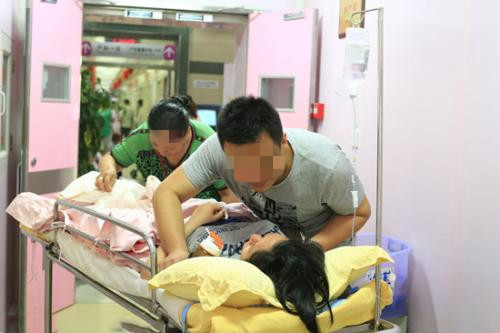 吴尊晒出陪产照，3张图片爱意满满，网友感慨：这样的男人不多了