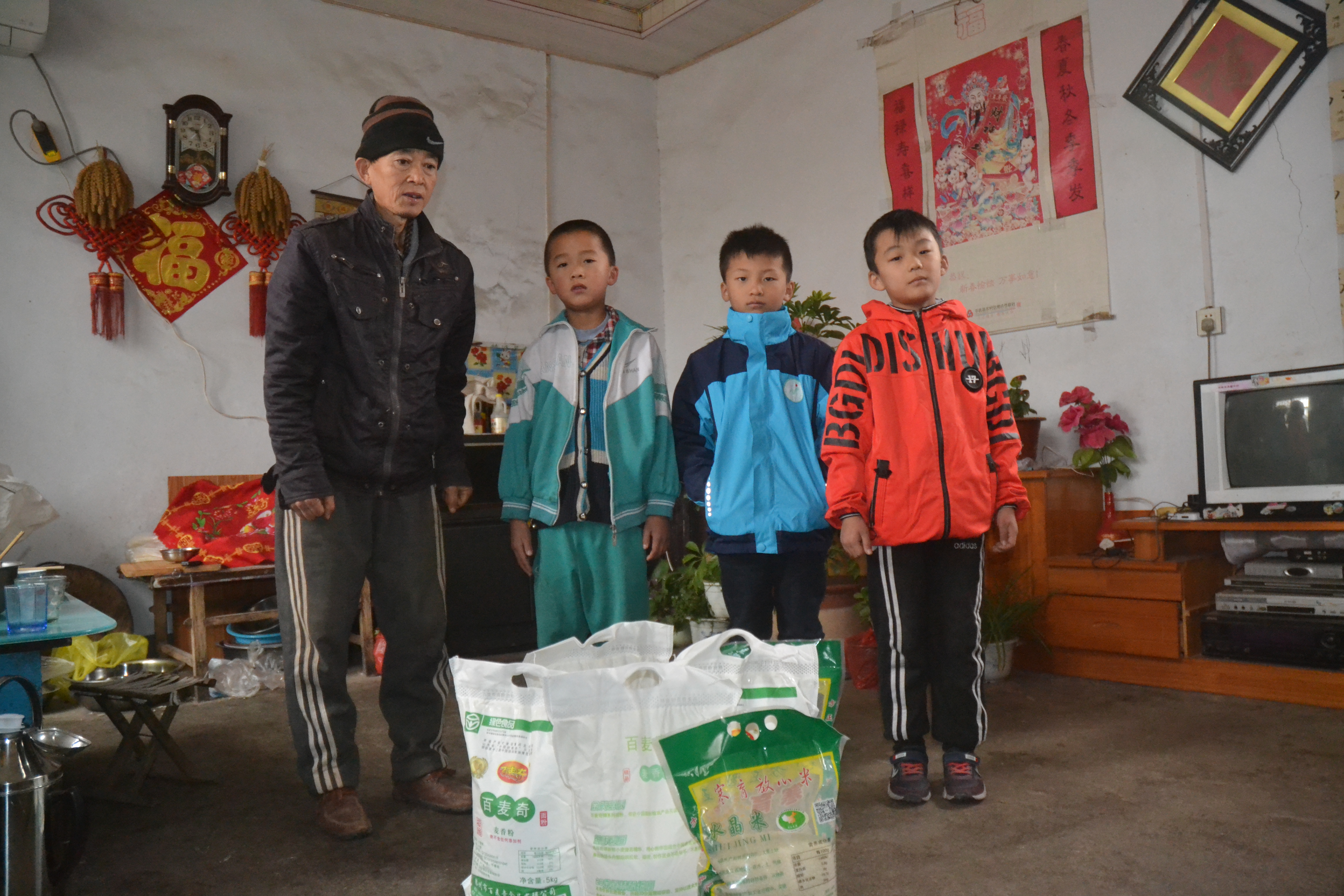 慧童教育携手心连心开展送温暖活动(图3)