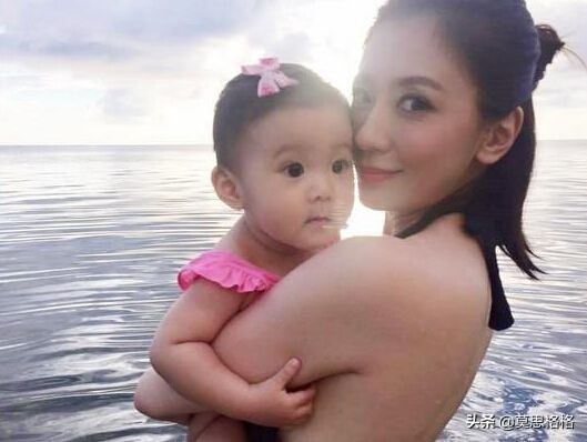 被贾静雯骗了好久，看到无修图下的她，网友：