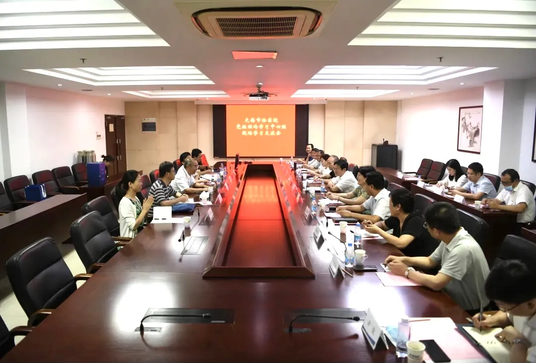 市检察院党组理论学习中心组赴中船重工第702研究所现场参观学习