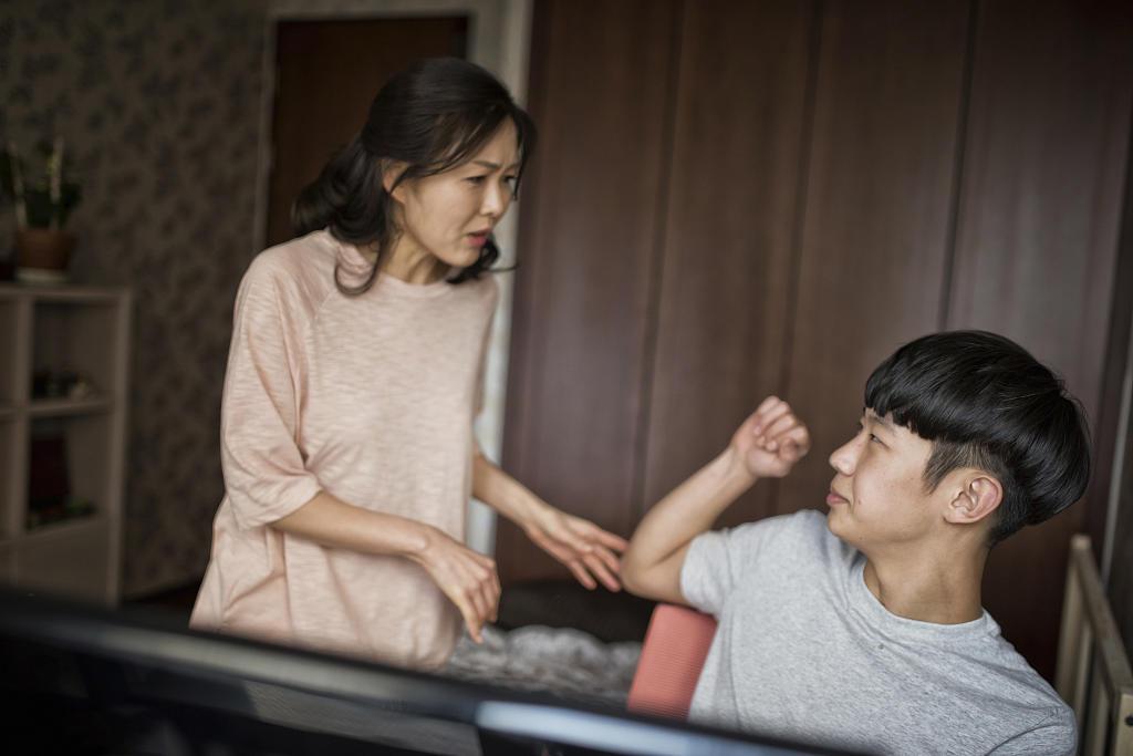 李玫瑾：面对孩子的这4个行为，该打就打，否则心软会害了孩子