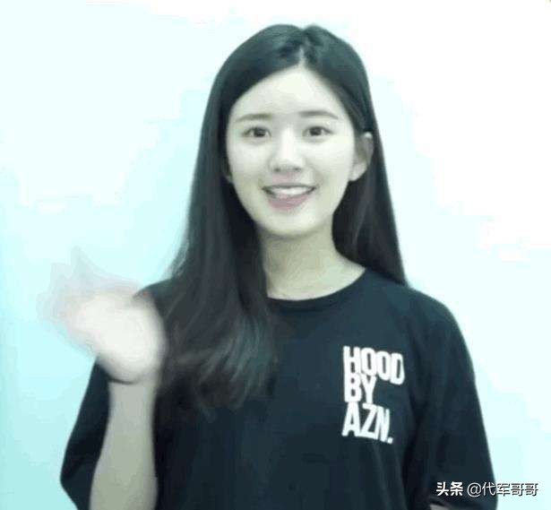 她是娃娃脸美女，演《传闻中的陈芊芊》走红，