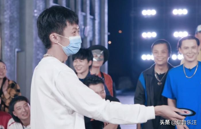 姜云升直播辟谣，面对“渣男”指控金句频出：听说唱蠢不到这一步