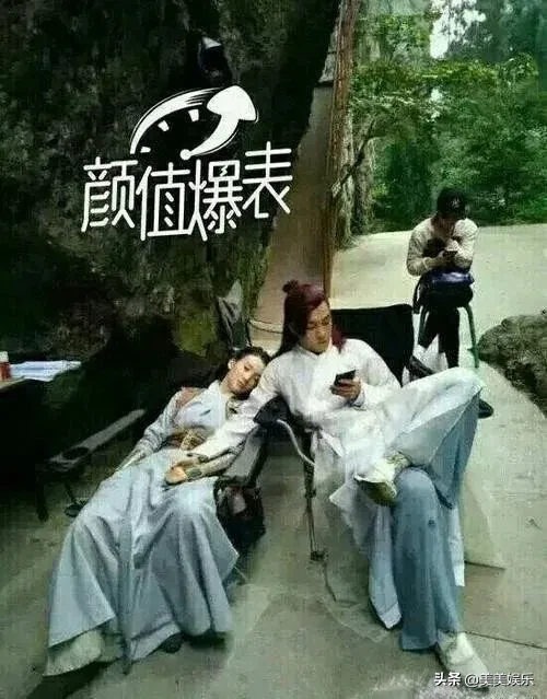 地下恋实锤！剧组手牵手，还不公开？