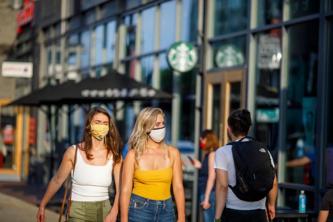 这下美国人难受了，拜登停发补助金，各大城市流浪汉又要多一片了